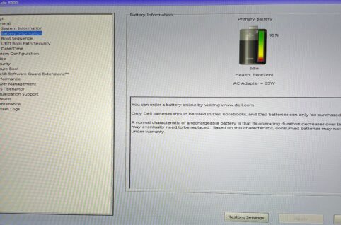 DellノートPC、パソコンキッティング作業中にBIOS画面が発生。原因はACアダプタの微妙な差し加減。電源接続がシビアになりました