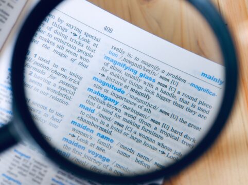 画面の文字が小さい、文字を大きくする方法はCtrlキーまたは拡大鏡で解決